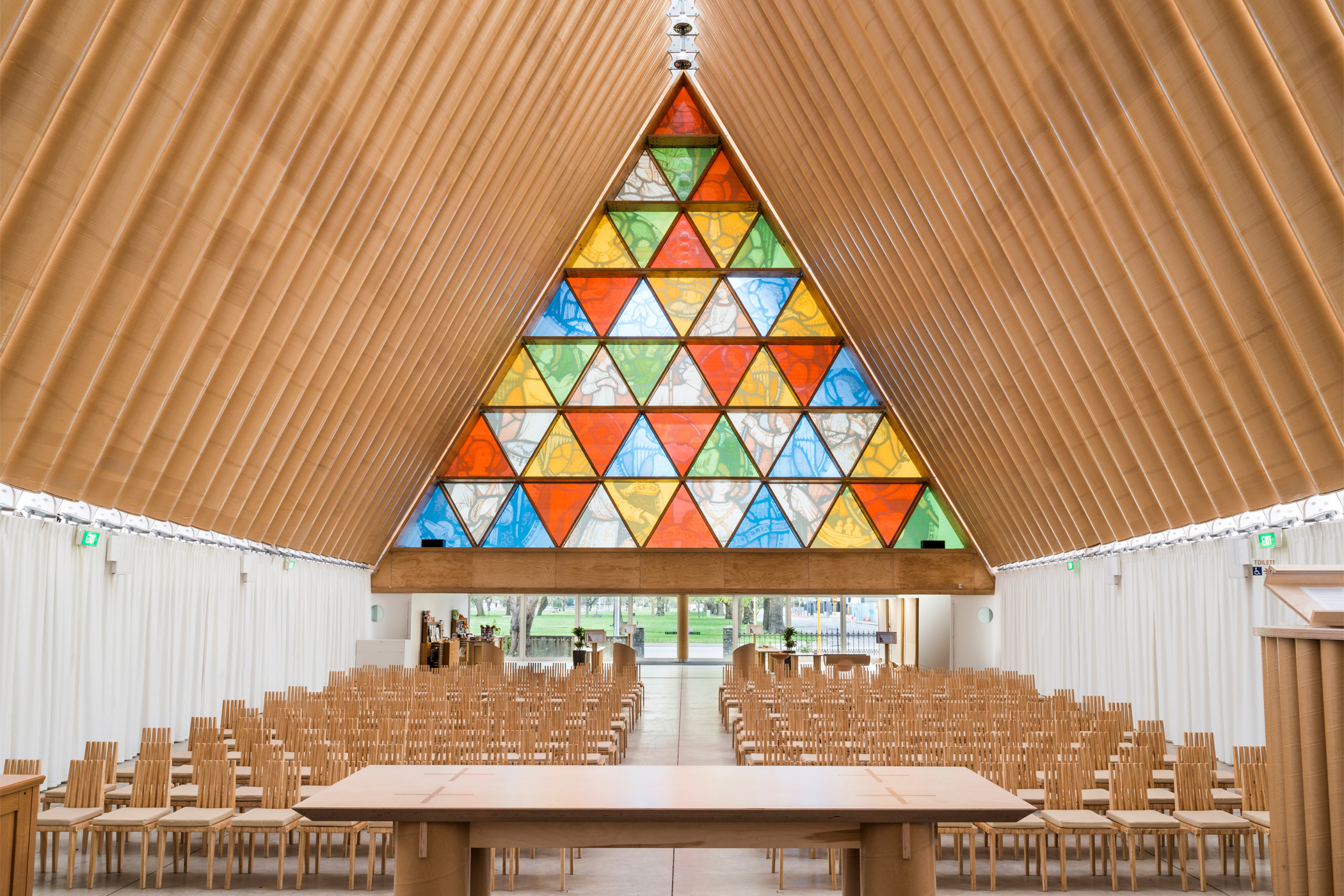 紙のカテドラル（ニュージーランド／設計：坂 茂）Christchurch Cardboard Cathedral/photo by Stephen Goodenough